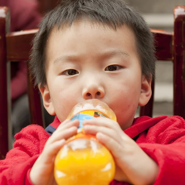 A kid baby is eating — Stock Photo, Image