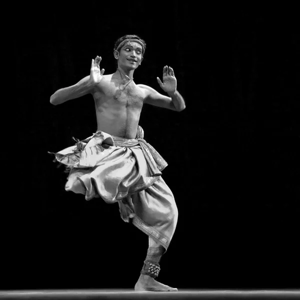 Индийская танцовщица Бхаратанатьям — стоковое фото