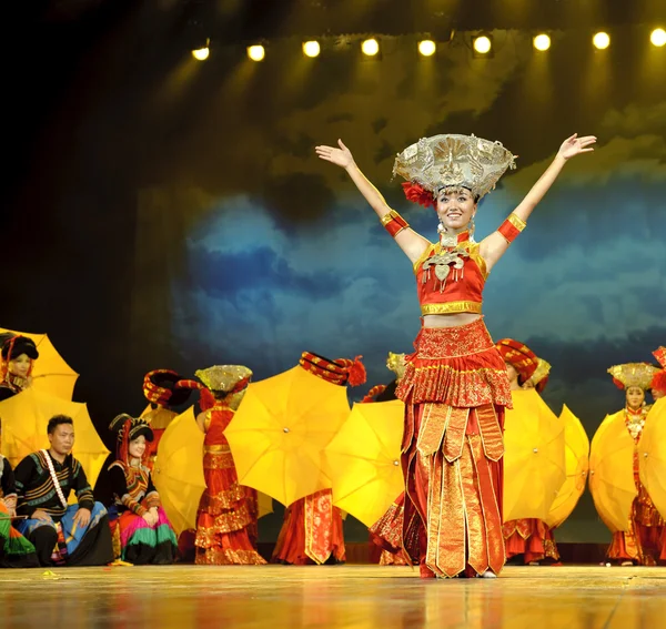 Chinese ethnic dance of Yi nationality — Stock Photo, Image