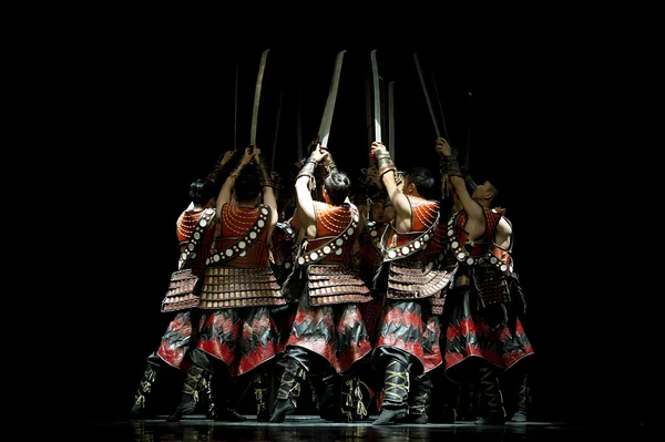 Kinesiska yi nationella dansare — Stockfoto