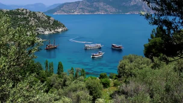 Поездка на лодке по Эгейскому морю — стоковое видео