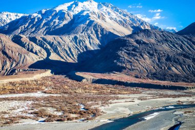 Yüksek Kıraç dağ