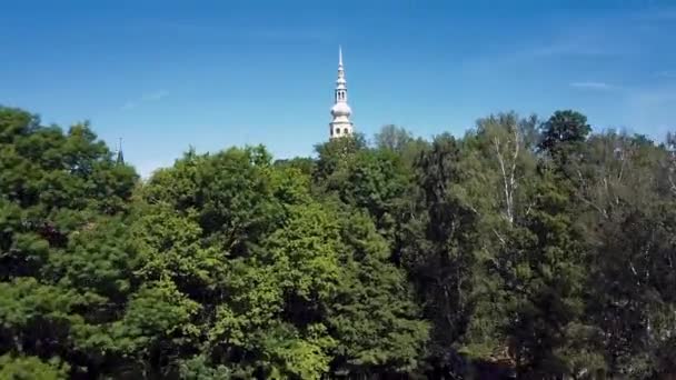 Пролетая над Товаковским замком, Чехия . — стоковое видео