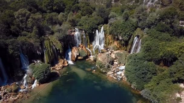 Luchtfoto van Kravica waterval, Bosnië en Herzegovina. — Stockvideo