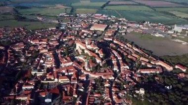 Uçuş üzerinde eski kent merkezine Mikulov, Çek Cumhuriyeti.