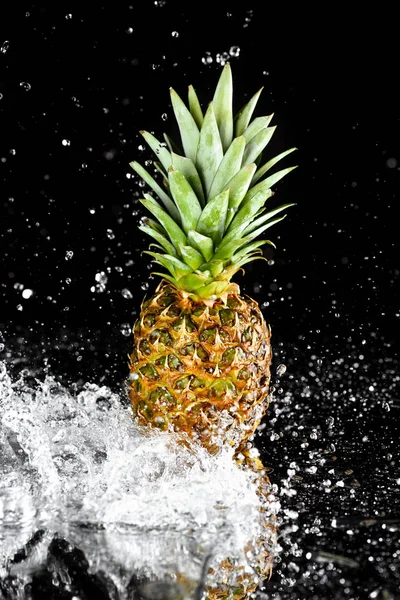 Čerstvý Zralý ananas — Stock fotografie