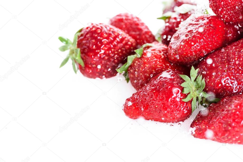 Ripe wet strawberries 