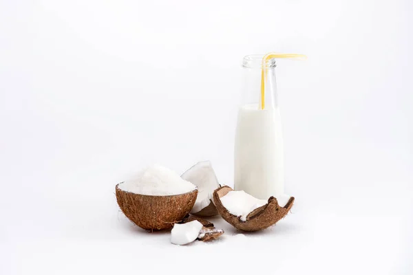 Kokosmilch in der Flasche — Stockfoto