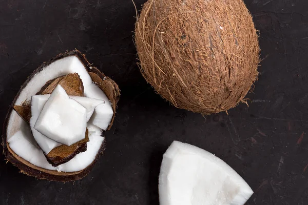 Pieces of ripe tropical coconut — Stock Photo, Image