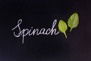 ıspanak yaprakları ve yazı