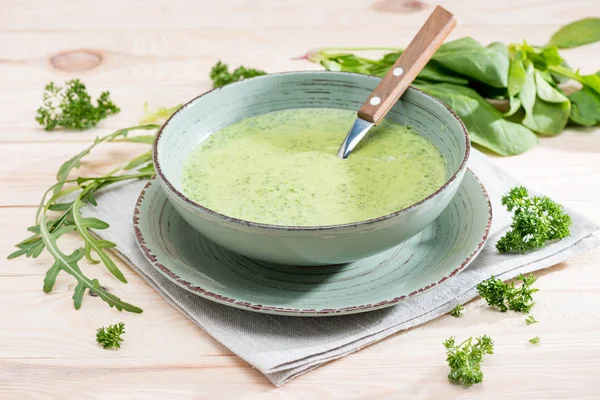 Sopa verde fresca — Fotografia de Stock