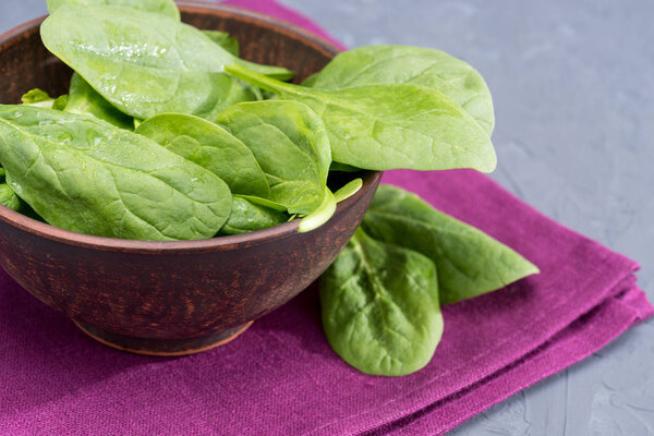 fresh spinach in bowl