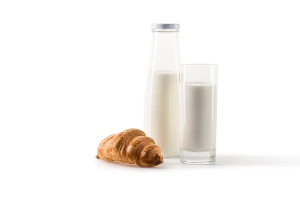 Mléko a domácí croissant — Stock fotografie