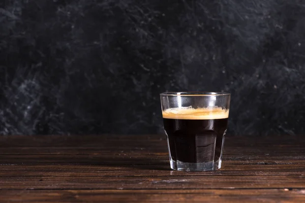 Glas vers bereide koffie — Stockfoto