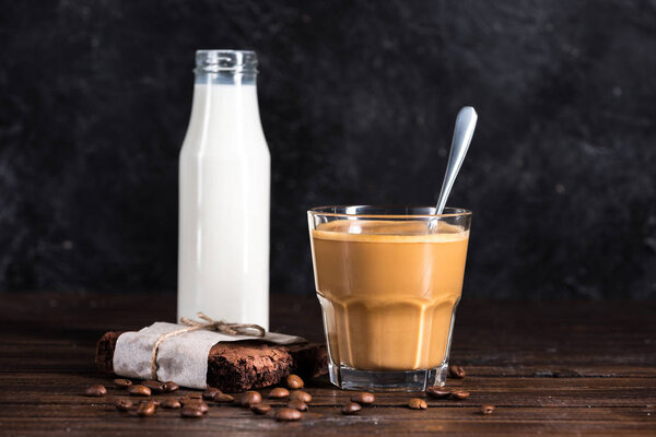 кофе и домашний кекс
