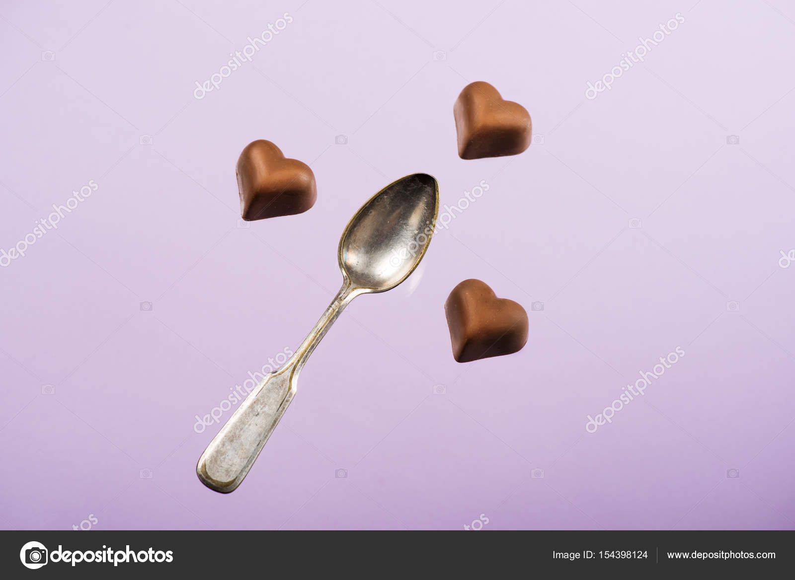 Kalp şeklinde çikolata şekerleme — Stok Foto © alebloshka 154398124