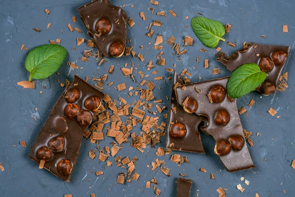 Coklat batangan dengan kacang — Stok Foto