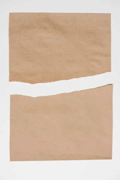 Разорванный лист бумаги — стоковое фото