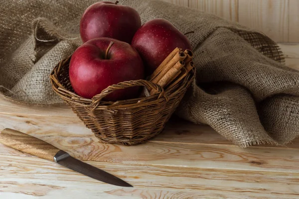 Red apples and cinnamon sticks — Stock Photo, Image