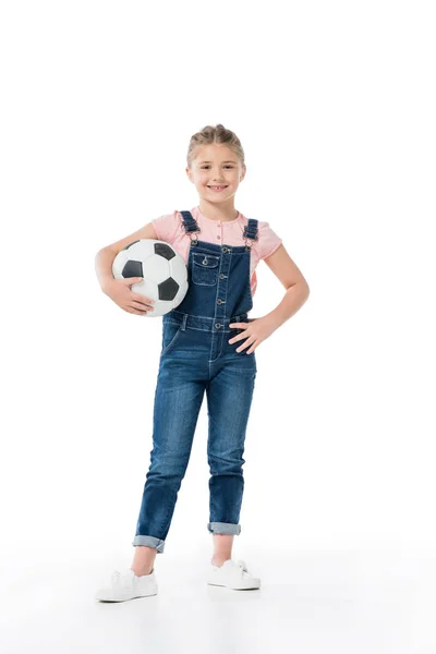 Мила дитина з футбольним м'ячем — стокове фото