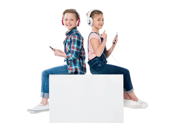 Children listening music in headphones — Stock Photo, Image