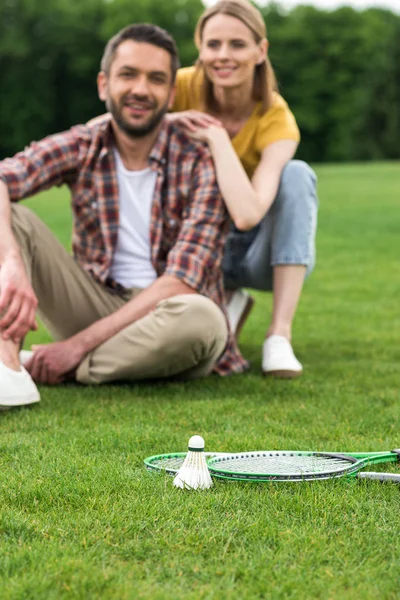 Ρακέτες Shuttlecock και μπάντμιντον — Φωτογραφία Αρχείου