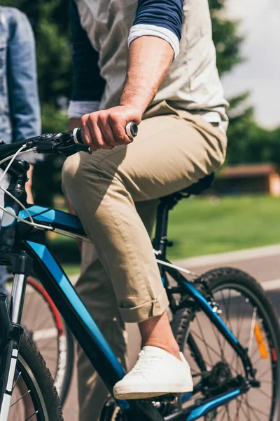 Man riding bicycle — Free Stock Photo