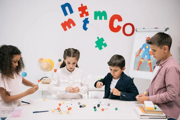 Pupils at chemistry lesson — Stock Photo, Image