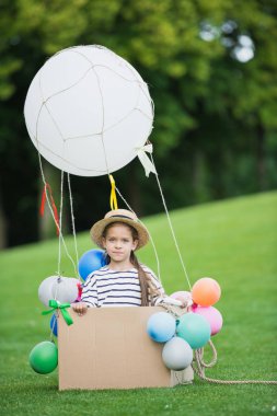 Sıcak hava balonu kız