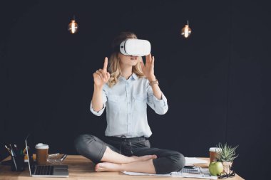 işkadını vr kulaklık işyerinde
