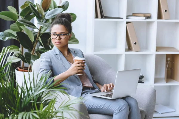 African american businesswoman with laptop — Stock Photo, Image