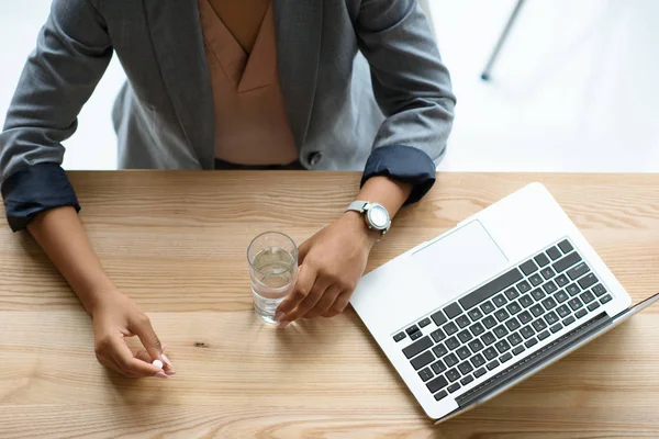 işkadını tıp ve su ile