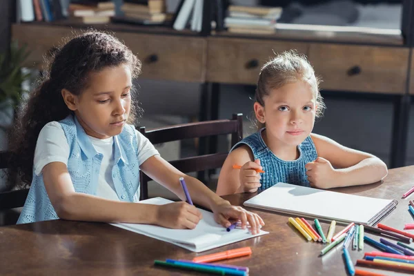 çok kültürlü kızları resimleri çizim