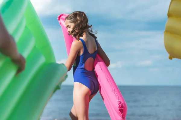 Girl holding inflatable mattress — Stock Photo, Image