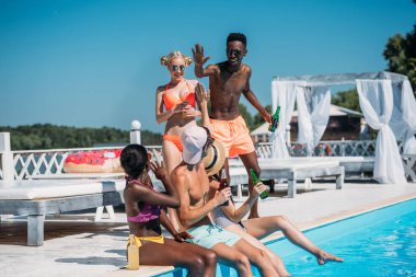 Havuzu Resort yakınındaki çok ırklı peope