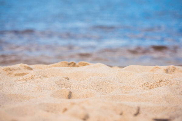 спокойный песчаный пляж
