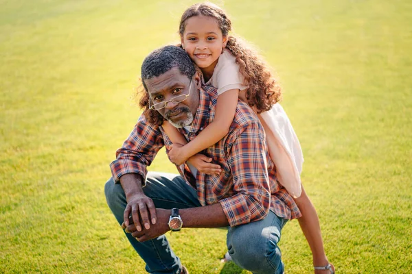 Granddaughter hugging her grandfather — Stock Photo, Image