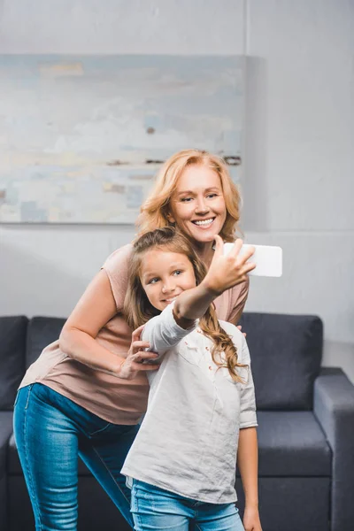 Familie macht Selfie — Stockfoto