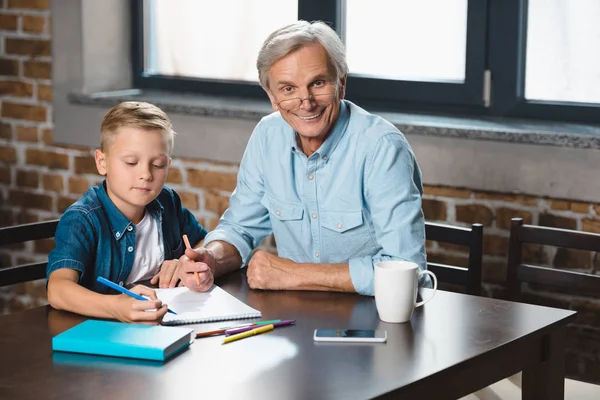 Grandfather and grandson drawing together — Stock Photo, Image