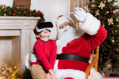 Noel Baba ve çocuk vr kulaklık