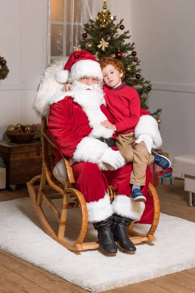 Jultomten och liten pojke — Gratis stockfoto