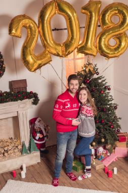 Altın 2018 balonlarla Çift