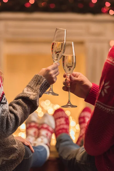 Şampanya içen çift