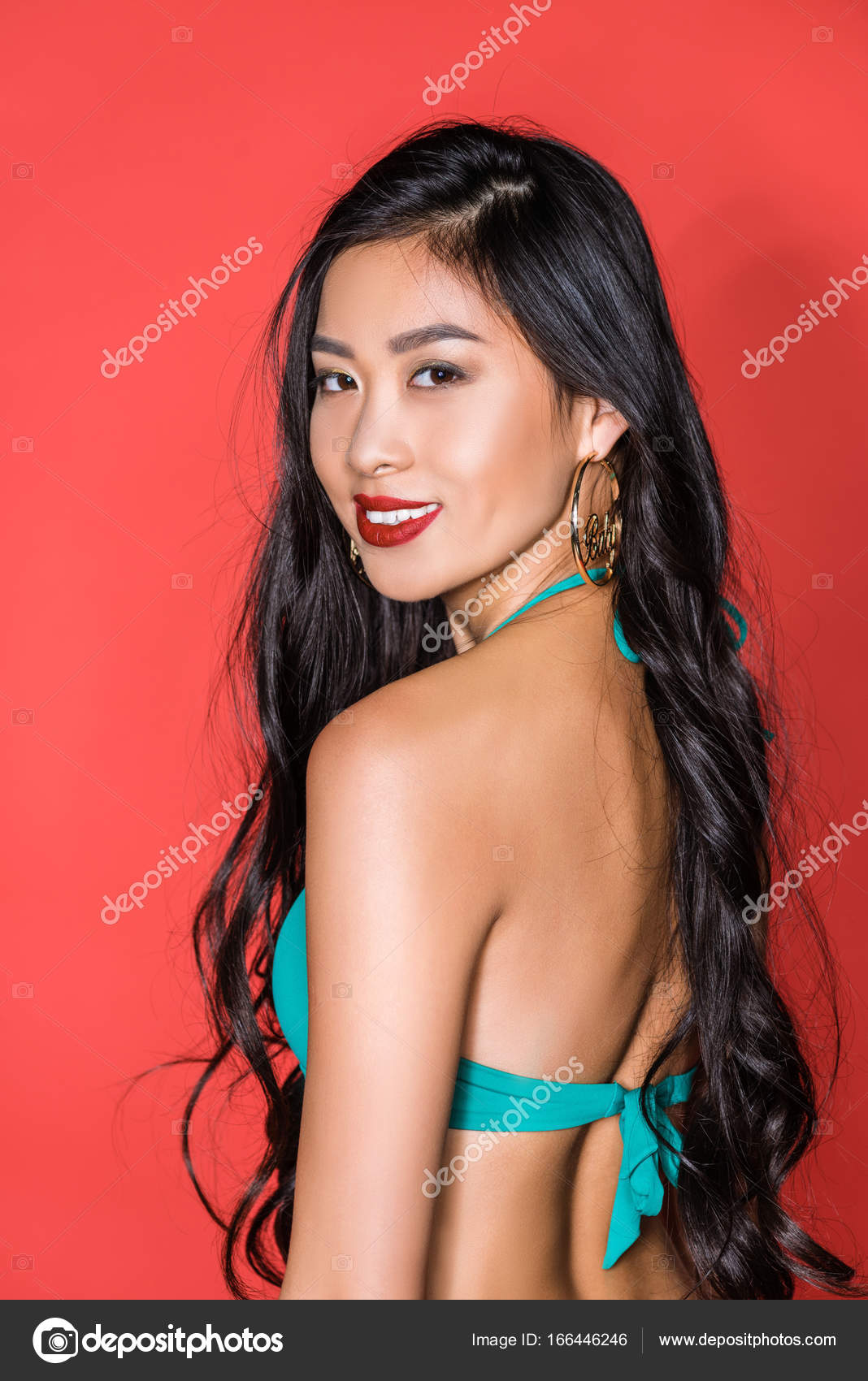 https://st3.depositphotos.com/12674628/16644/i/1600/depositphotos_166446246-stock-photo-smiling-asian-woman.jpg