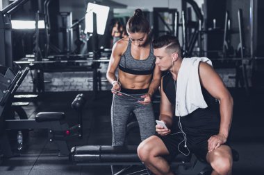 spor salonunda tablet kullanma çift