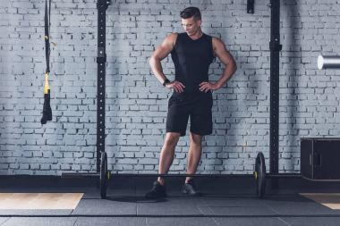 spor salonunda spor adamı