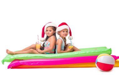 Noel Baba şapkaları portakal suyu ile çocuklarda 