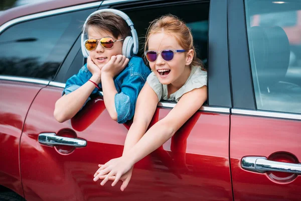 Bambini in viaggio in auto — Foto Stock