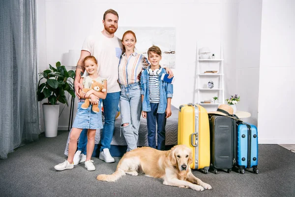 Family with dog ready for trip — Stock Photo, Image