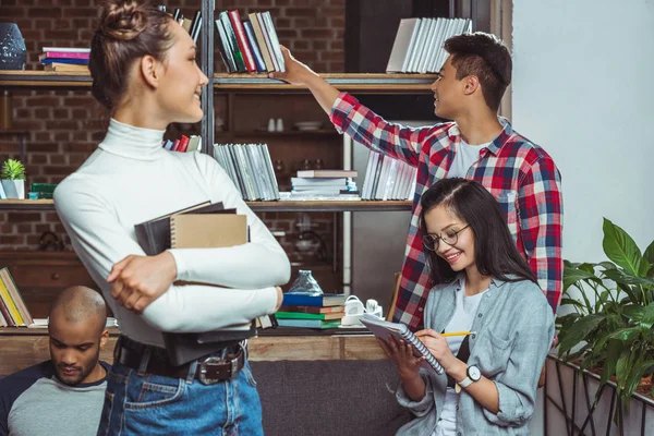 Multiethnic students in library — Free Stock Photo